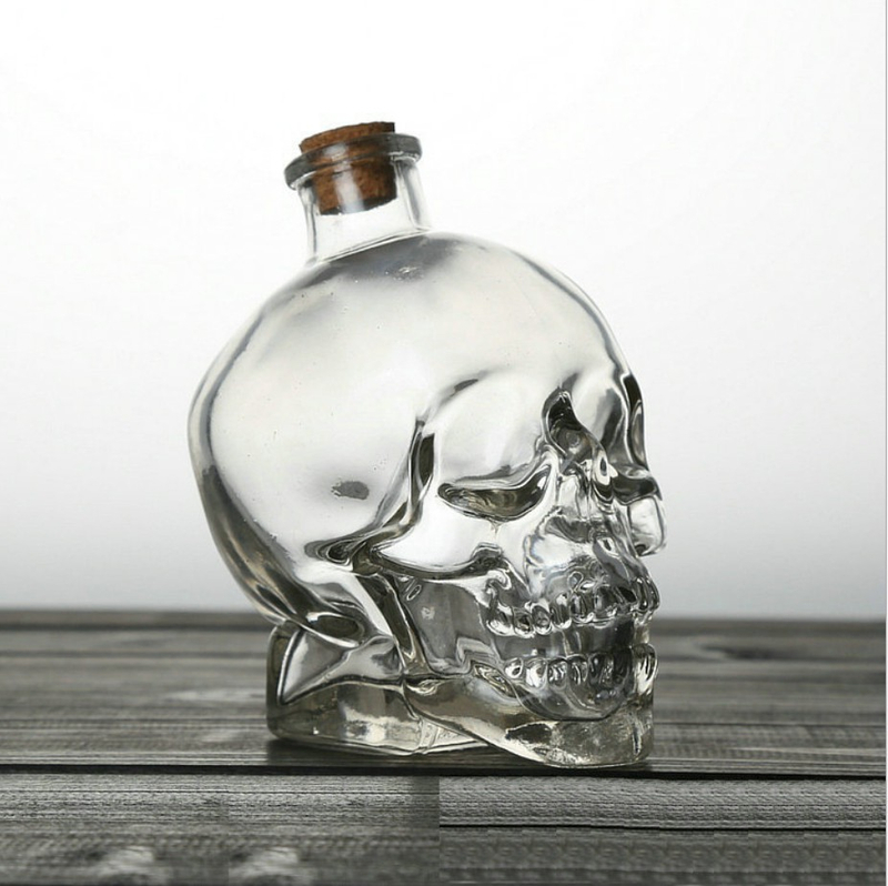Bouteille de crâne en verre