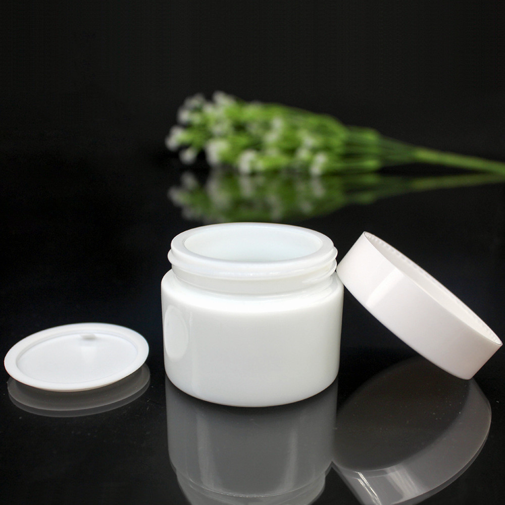 Bouteilles de crème en verre blanche sur mesure pour le cosmétique avec couvercle en verre